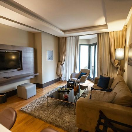 Gray Boutique Hotel Casablanca Bagian luar foto A living room in a hotel suite