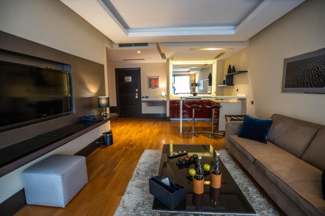Gray Boutique Hotel Casablanca Bagian luar foto A living room in a hotel suite