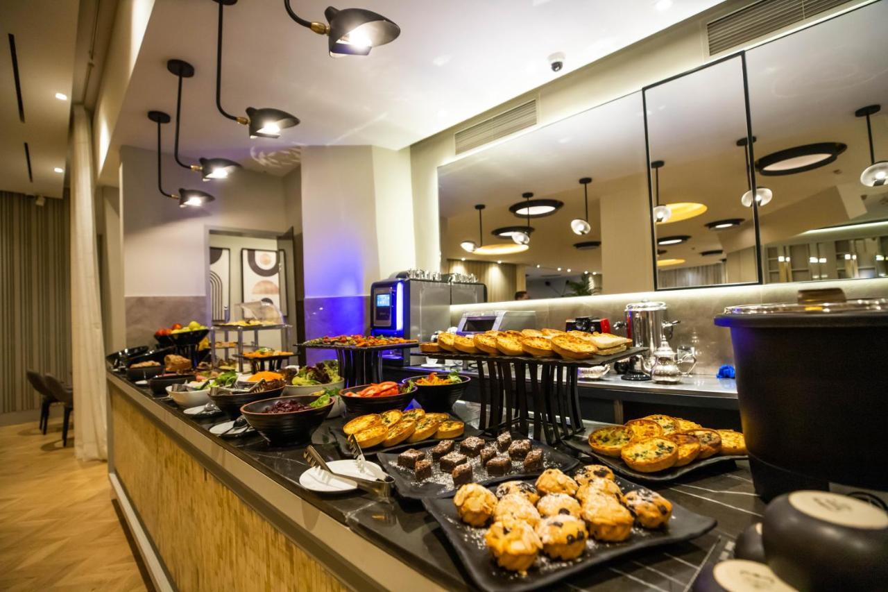 Gray Boutique Hotel Casablanca Bagian luar foto The buffet at the lounge
