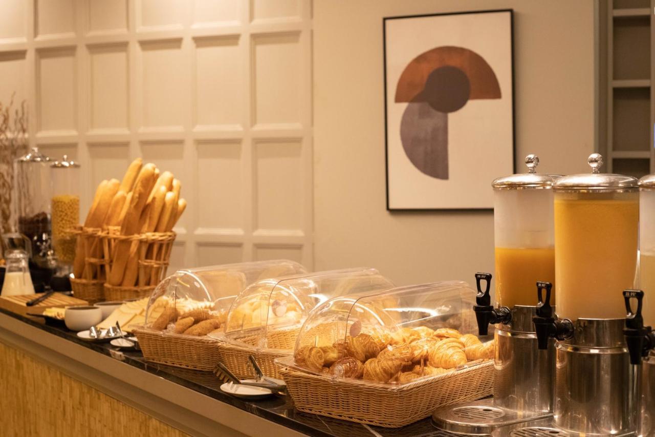 Gray Boutique Hotel Casablanca Bagian luar foto A breakfast buffet at a hotel