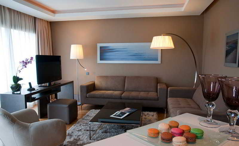 Gray Boutique Hotel Casablanca Bagian luar foto A living room in a hotel suite